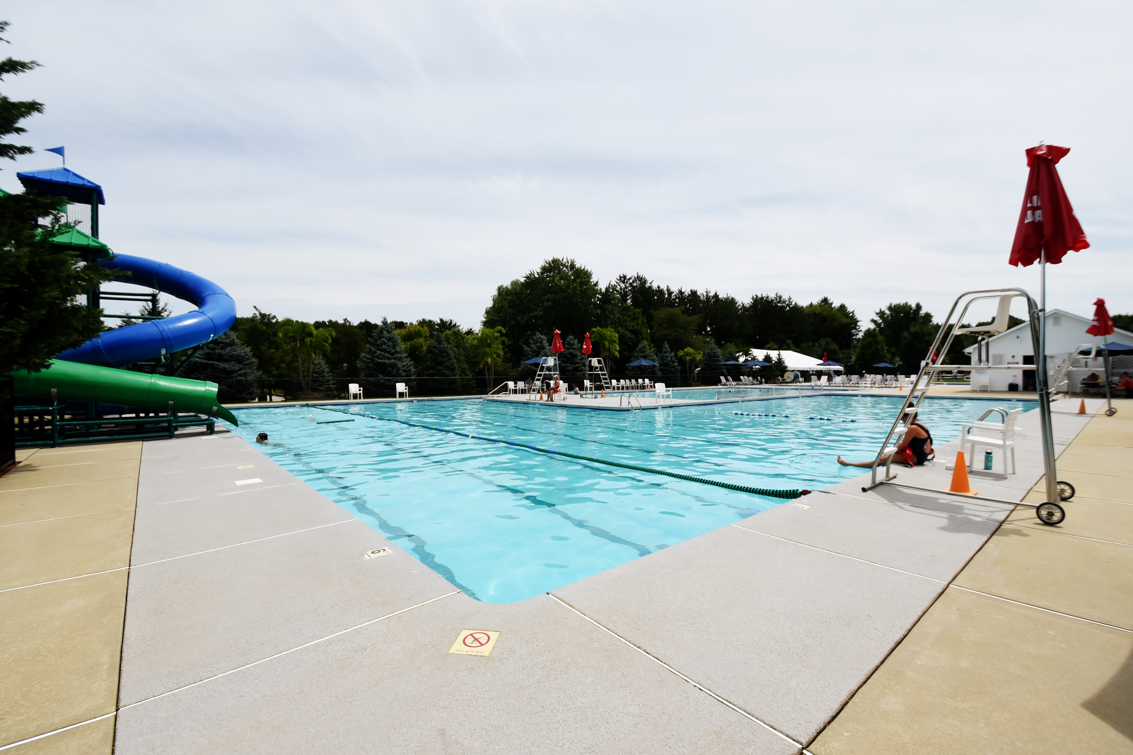 Amenities Lakefront Pool Complex 6